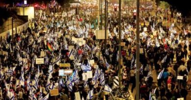 100 مؤرخ: حكومة نتنياهو تشكل خطراً وجودياً على إسرائيل