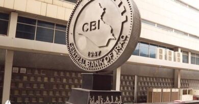 دولة عربية تتوسع في بيع الدولار للمسافرين وسط أزمة بتراجع قيمة عملتها