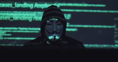 قراصنة إيرانيون وروس يستهدفون صحافيين وسياسيين بريطانيين
