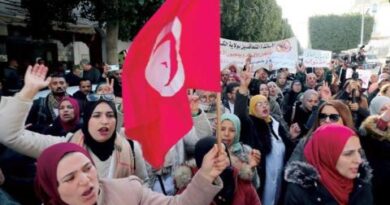 تونسيون يتساءلون عن مغزى إطاحة وزيري الزراعة والتربية