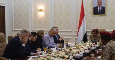 وزير الدفاع اليمني يتهم المجتمع الدولي بحماية الحوثي