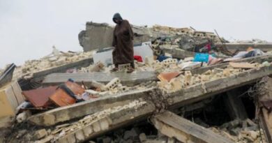 هروب الى الشوارع... وشائعات عن «تسونامي»