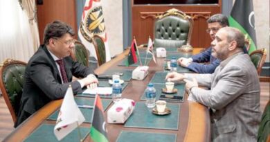 فرقاء ليبيا يتجاهلون دعوة بلينكن لتسريع الانتخابات المؤجلة