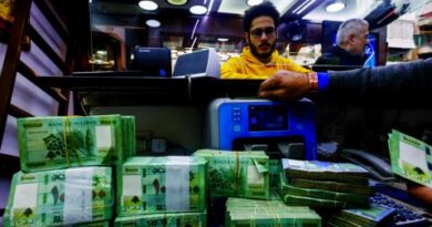انهيار دراماتيكي لليرة اللبنانية و«أشباح» تتلاعب بـ«تطبيقات الصرف»