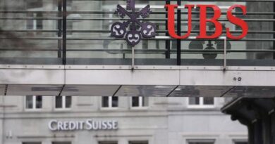 صفقة "UBS" تعطل مكافآت بـ389 مليون دولار لموظفي "كريدي سويس"