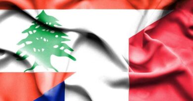 فرنسا تجدد التلويح بفرض عقوبات على مسؤولين لبنانيين