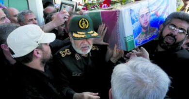 طهران تشيّع قتيلي «الحرس» في سوريا بتأكيد تمسكها بنفوذها ودورها فيها