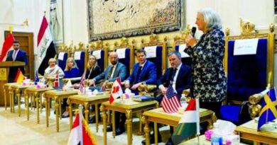 السفيرة الأميركية في بغداد تذكّر العراقيين بـ«مس بيل» البريطانية