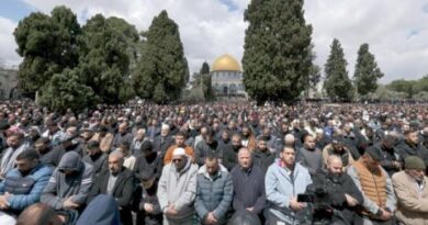 ربع مليون مصلٍّ في الأقصى رغم القيود الإسرائيلية