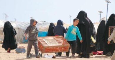 كندا تُجلي 14 مواطناً كانوا يعيشون في «الهول» و«روج»
