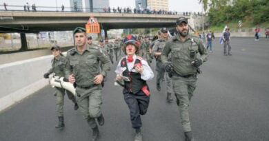 لبيد: حكومة نتنياهو قادتنا إلى انهيار غير مسبوق