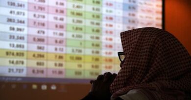 معظم أسواق الخليج تقتفي أثر النفط هبوطاً.. والسوق السعودية تصعد بدعم من نتائج الشركات