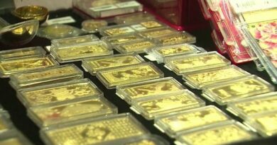 الذهب يتراجع مع استقرار الدولار وترقب مفاوضات سقف الدين الأميركي