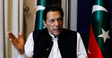 عمران خان: الشرطة تحاصر منزلي واعتقالي وشيك