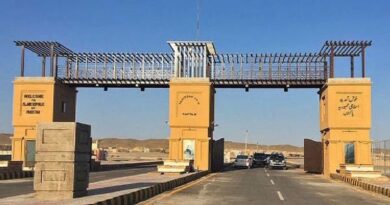 في أول لقاء منذ 10 سنوات.. زعيما باكستان وإيران يفتتحان سوقاً حدودية