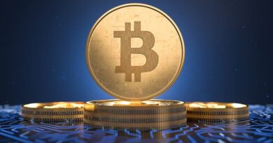 عملة "بيتكوين" تتراجع 4% بعد مشاكل سحوبات