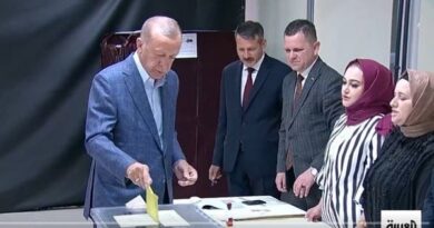 شاهد أردوغان يدلي بصوته في أحد مراكز الاقتراع بإسطنبول