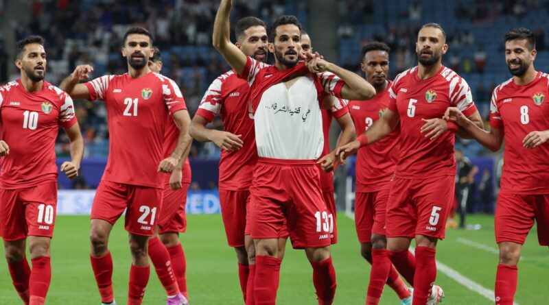 كأس آسيا.. تغريم الأردني مرضي بسبب شعار "هي قضية شرفاء"
