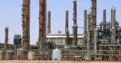 متظاهرون في ليبيا يهددون بإغلاق منشأتين للنفط والغاز