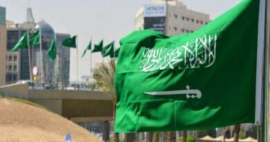  خفض السعودية لأسعار النفط سببه ضعف السوق وليس تغير السياسات