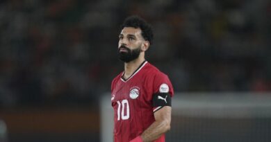 بعد تصريحات وكيل محمد صلاح.. نجم الأهلي: “المصريون هيدوسوا عليك”