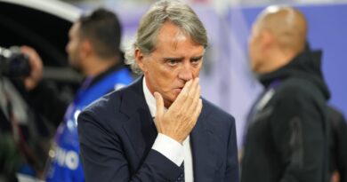 رئيس الاتحاد السعودي ينتقد خروج مانشيني قبل انتهاء مباراة كوريا والمدرب يعتذر