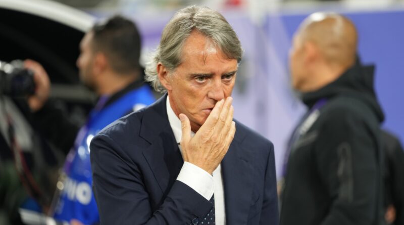 رئيس الاتحاد السعودي ينتقد خروج مانشيني قبل انتهاء مباراة كوريا والمدرب يعتذر