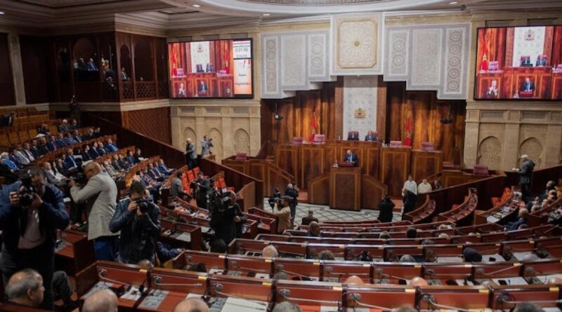 المغاربة يسألون عن مؤسسات دستورية مجمدة منذ 12 عاماً