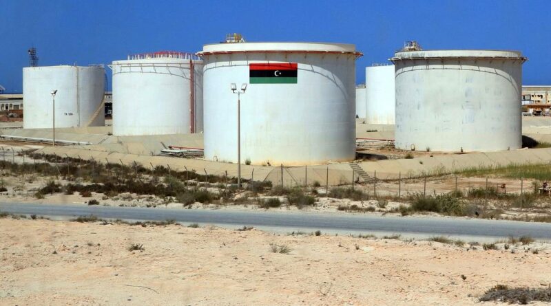 الإغلاق النفطي يدفع ليبيا نحو مستنقع الديون