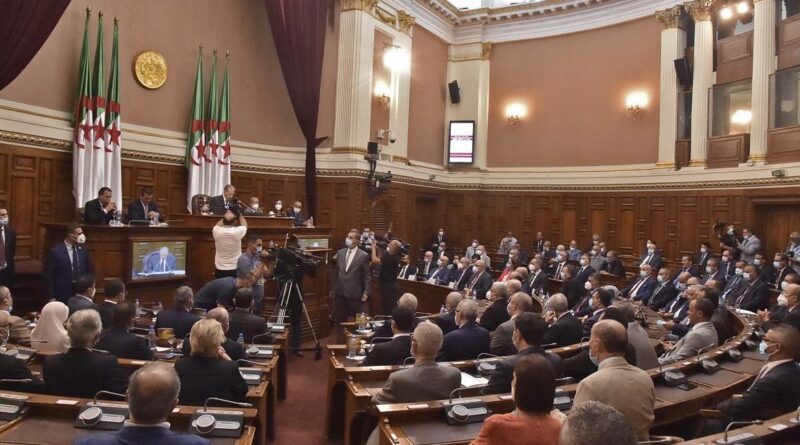 برلمانيو الجزائر عين على "الراتب" وأخرى لـ"التشريع"