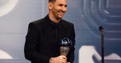 ميسي يفوز بجائزة أفضل لاعب في العالم والثلاثية ترجح كفة غوارديولا