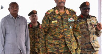البرهان: لن نفاوض أحدا خارج السودان ومبادرات "إيغاد" لا تعنينا