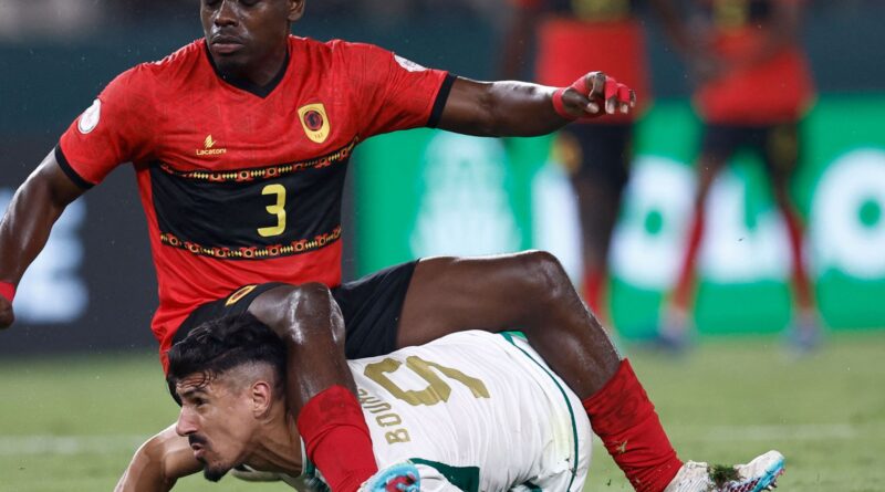 شاهد.. المفاجآت تتوالى في كأس أفريقيا بتعادل محبط للجزائر مع أنغولا