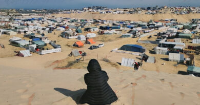 نازحة من غزة: مات العدل في أرض المسلمين يا عمر
