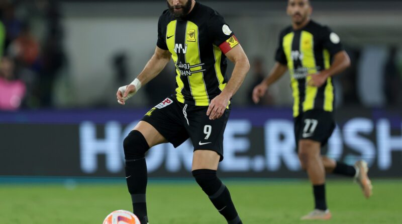 اتحاد جدة يستبعد بنزيمة من مواجهة نافباخور في دوري أبطال آسيا