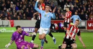 سيتي يحول تأخره إلى انتصار 3-1 على برنتفورد بفضل ثلاثية فودن