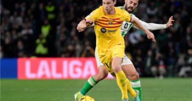 دي يونج يثير رعب برشلونة