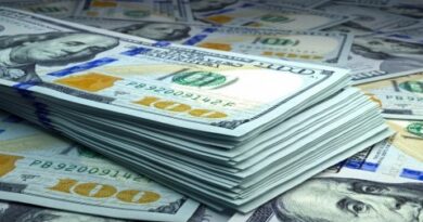 ترقب الأسواق لأسبوع حافل بالبيانات الاقتصادية يدفع الدولار للارتفاع