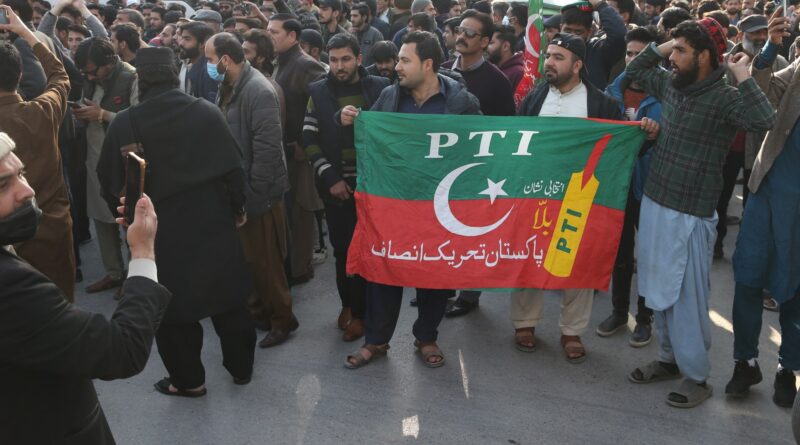 عمران خان يرشح عمر أيوب لرئاسة الحكومة في باكستان