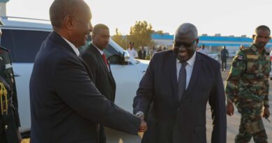 البرهان يتوجه إلى ليبيا لبحث أوضاع السودان