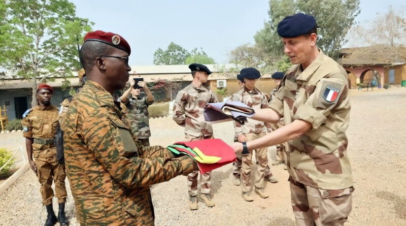 مقال في ليبراسيون: حان رحيل الجيش الفرنسي من أفريقيا