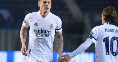 هل يجدد ريال مدريد عقدي مودريتش وكروس؟