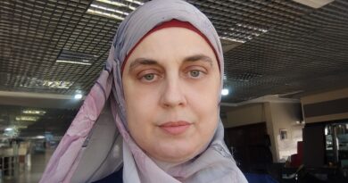 شجاعة خطفت الأنظار.. هكذا احتفى مغردون بتحدي طبيبة فلسطينية قناصة الاحتلال