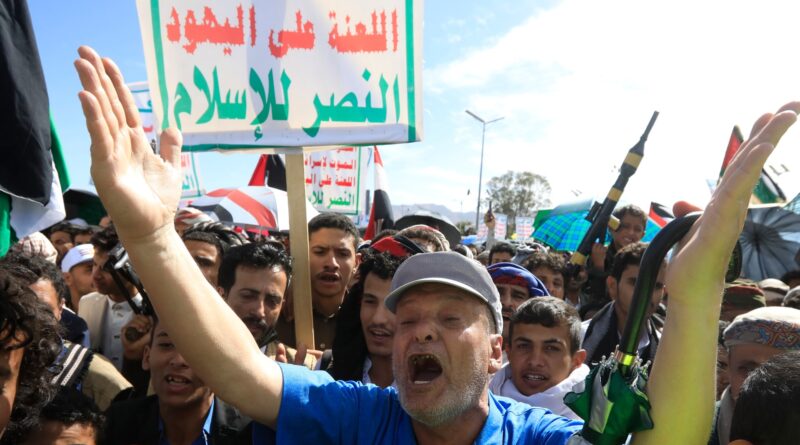 الحوثي: 13 غارة على اليمن خلال أسبوع و"العدو "يمنع المساعدات الإنسانية