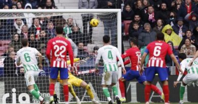 أتليتيكو يعود للانتصارات بفوز صعب 2-1 على بيتيس
