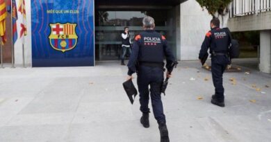 الشرطة الإسبانية تفتش مقر اتحاد كرة القدم في تحقيقات فساد