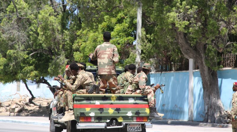 الشرطة الصومالية تعلن انتهاء هجوم لحركة الشباب على فندق بمقديشو