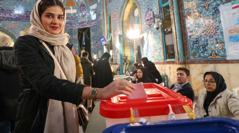 انخفاض تاريخي بنسبة المشاركة في الانتخابات البرلمانية بإيران