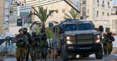 السلطة الفلسطينية تدفع لموظفيها جزءا من رواتب يناير