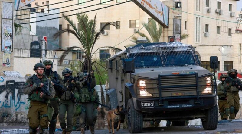 السلطة الفلسطينية تدفع لموظفيها جزءا من رواتب يناير